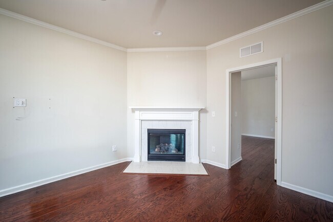 Building Photo - 2825 Dillon Dr
