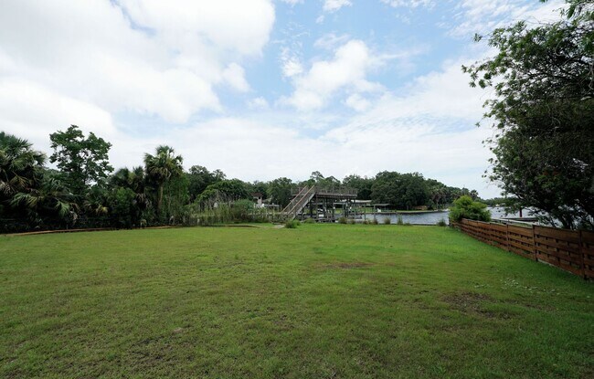 Building Photo - Waterfront in Shalimar with Dock and Lift