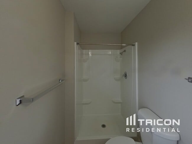 Building Photo - 4201 NE 51st St
