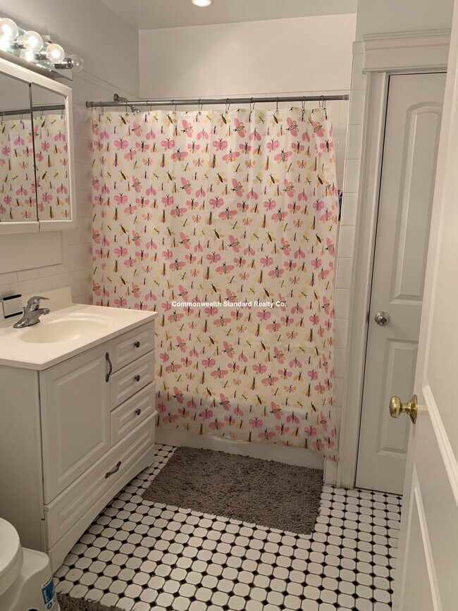 Building Photo - 76 Quint Ave