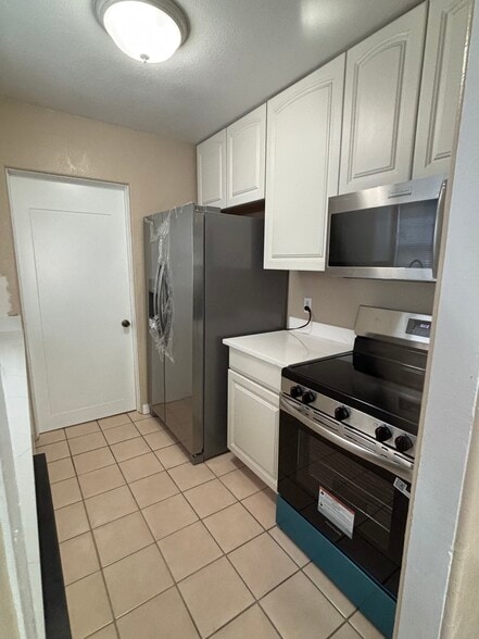 Kitchen - 1313 Golfview St