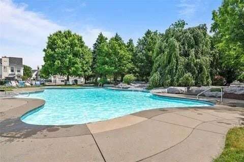 Building Photo - 601 Pointe View Dr