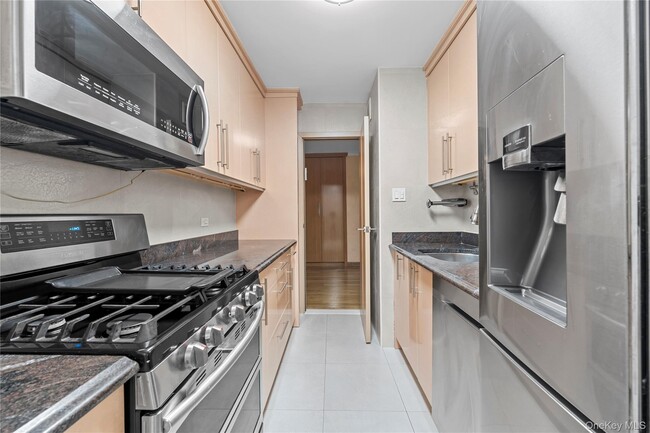 Building Photo - 102-10 66th Rd