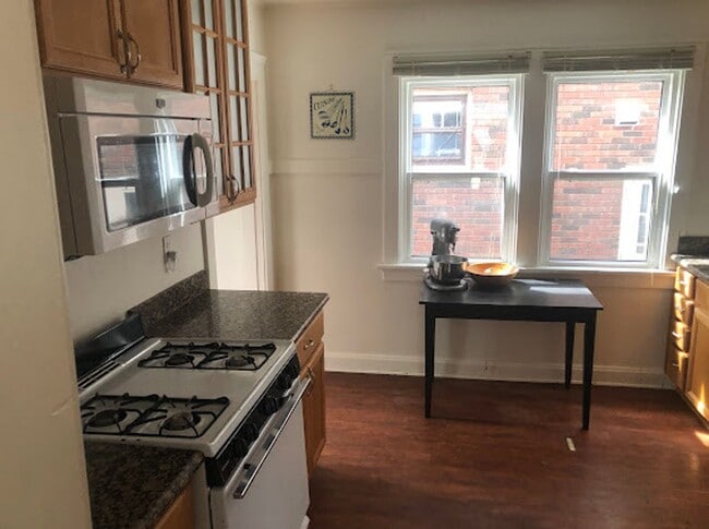 Building Photo - Single-Family Home in Greenbush Neighborhood!