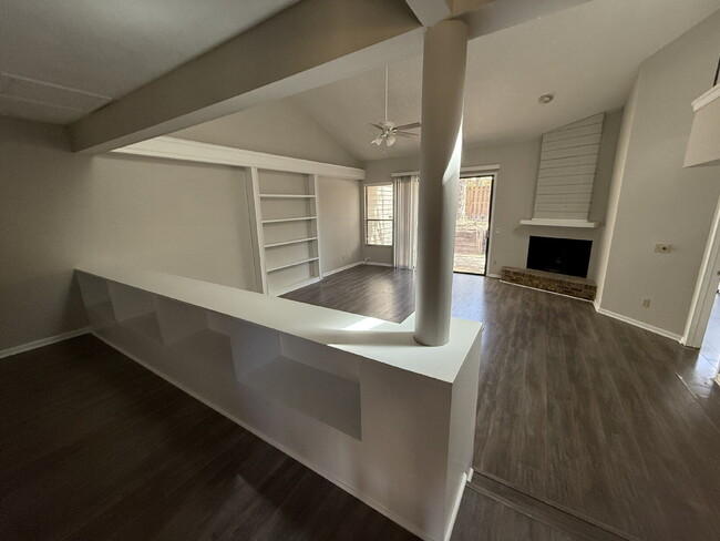 Building Photo - FOR RENT:  3 BEDROOM 2.5 BATHROOM TOWNHOME...