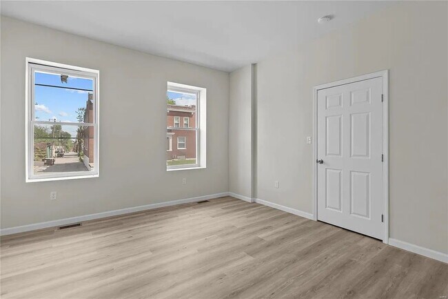 Building Photo - Gorgeous Three Bedrooms\ with IN-UNIT Laun...