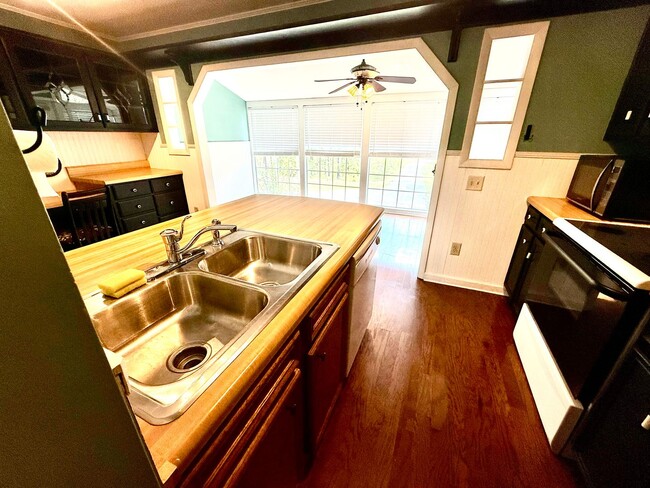 Building Photo - Long Term Rental - Smoke Rise Townhouse