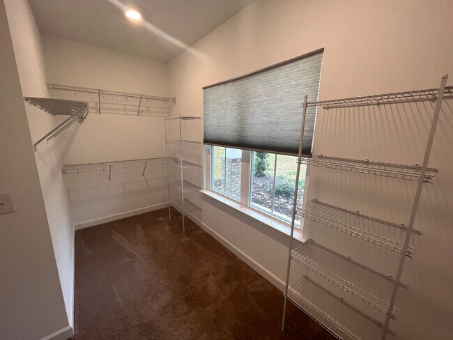 Building Photo - Breathtaking 4 Bedroom, 2 1/2 Bathroom House in Winston Salem, NC!