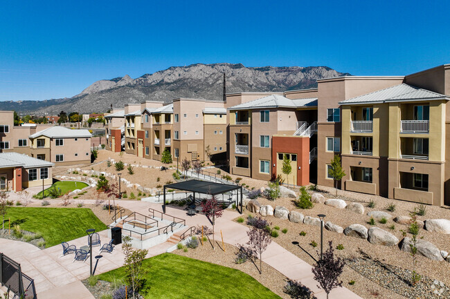 Allaso High Desert Courtyard - Allaso High Desert