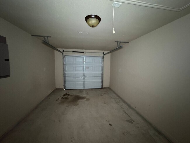 Building Photo - 4305 Cambridge Dr