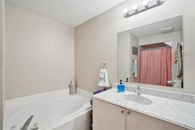 Building Photo - 2243 Andover Cir