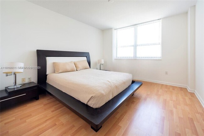 Building Photo - 19501 W Country Club Dr