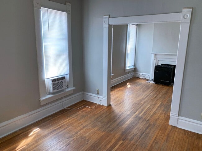 Building Photo - 248 1/2 W 5th Ave