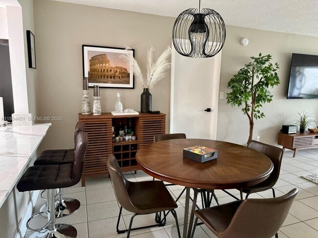 Building Photo - 210 Lakeview Dr