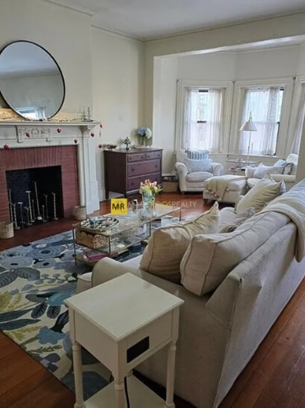 Primary Photo - 905 Beacon St