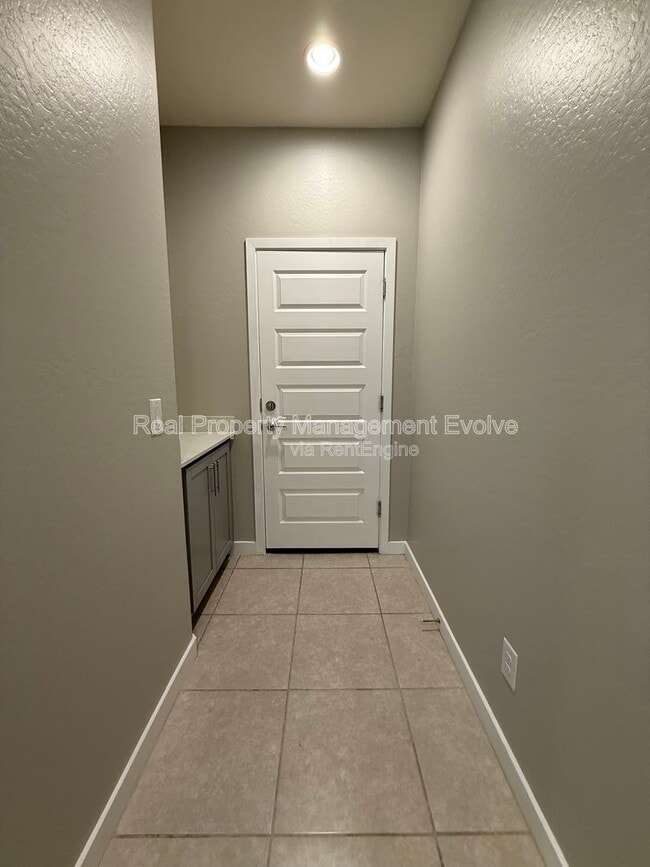 Building Photo - 4064 E Pony Ln