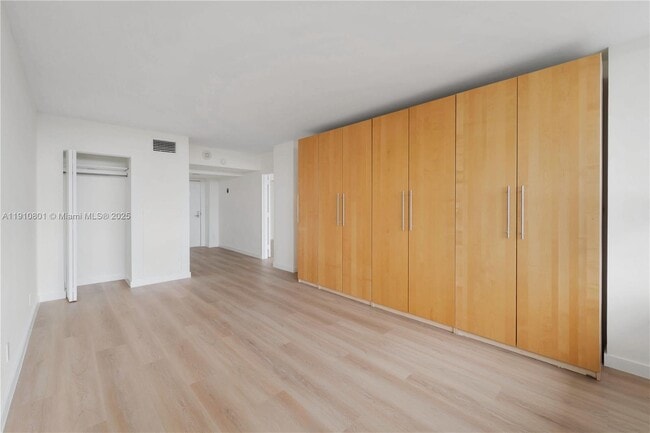 Building Photo - 780 NE 69th St