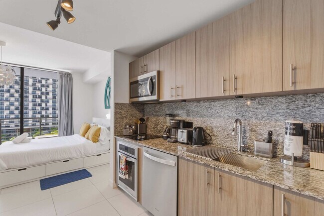 Building Photo - 5350 NW 84th Ave