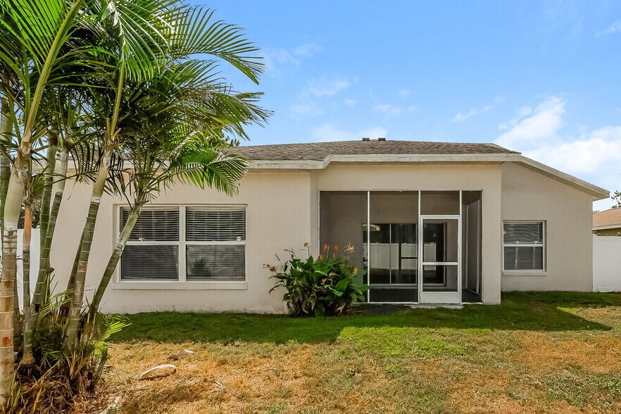 Building Photo - 4607 9th Ave E