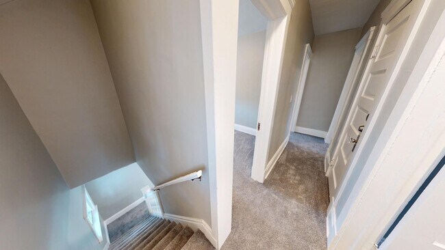 Building Photo - 3 Bed / 1 Bath in Cleveland!