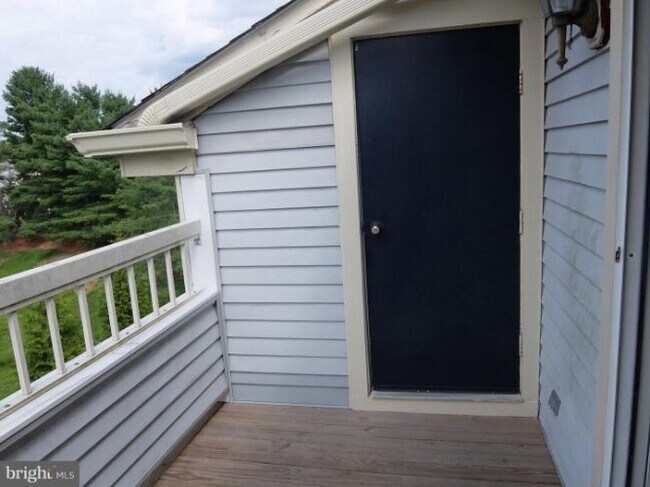 Building Photo - 202 Salem Ct