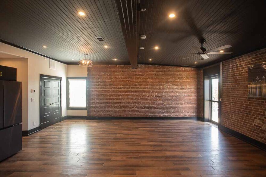 Building Photo - 1529 W Market St