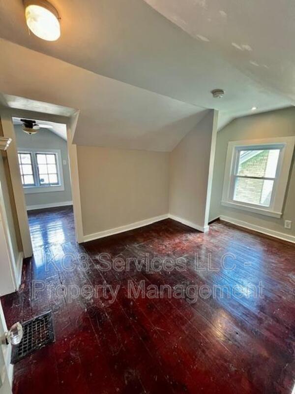 Building Photo - 5842 Euclid Ave E