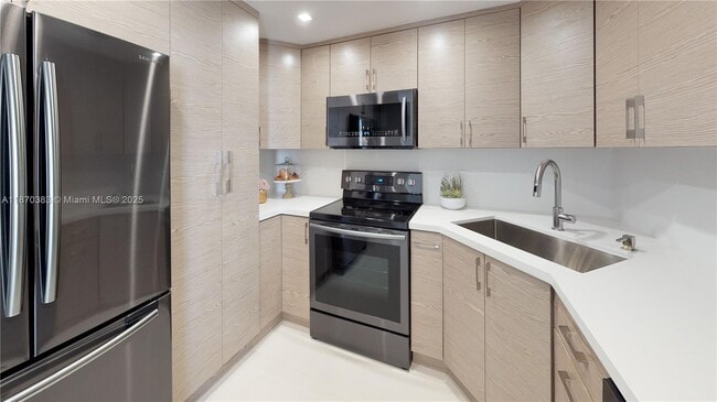 Building Photo - 5601 Collins Ave