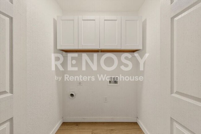 Building Photo - Refreshed Plano Gem  ****Rent Concession - 2nd Month Free****
