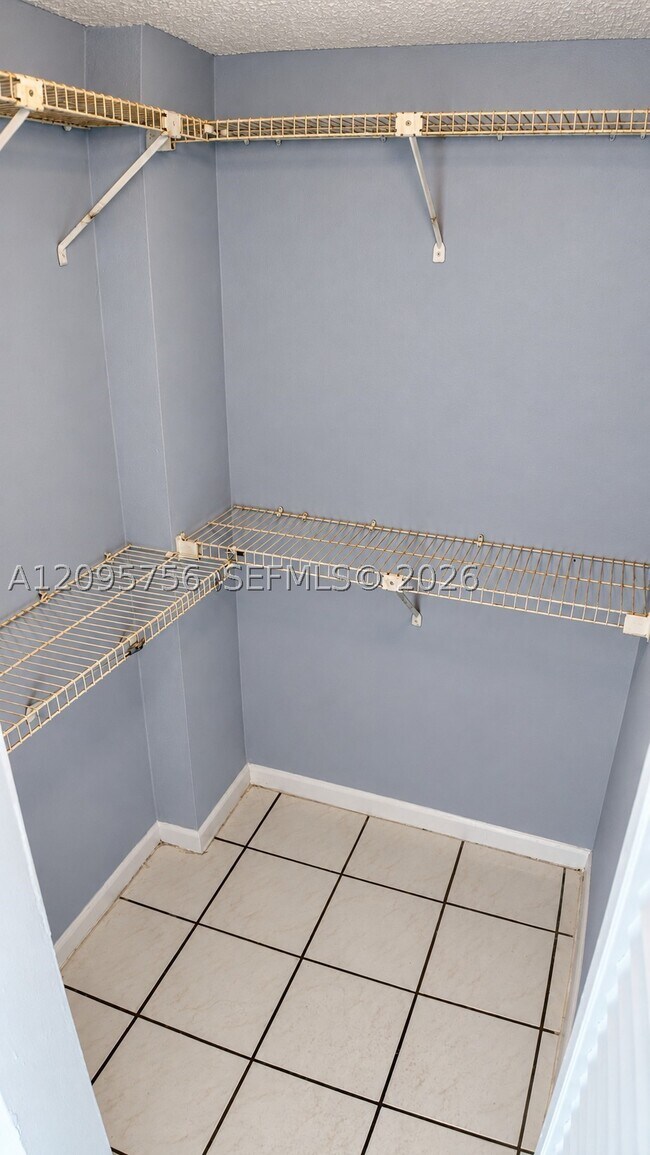 Building Photo - 5290 W 21st Ct