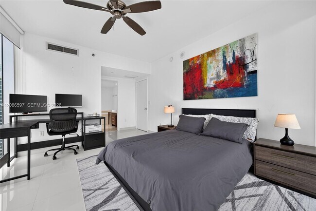 Building Photo - 475 Brickell Ave