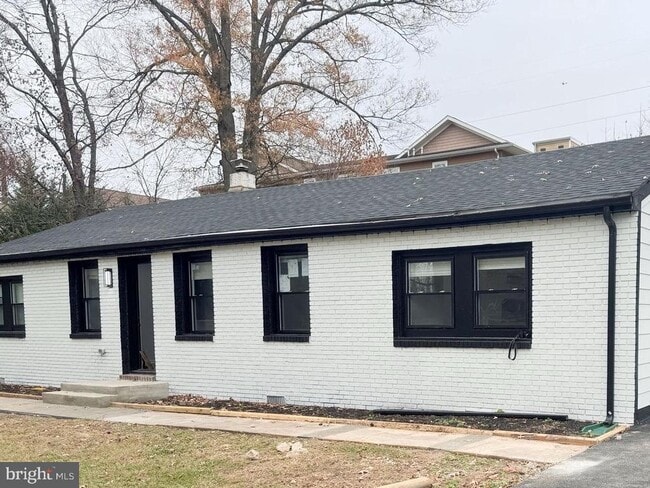 Building Photo - 203 Henson Rd