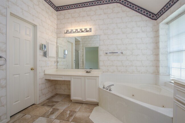 Building Photo - 9822 Therrell Dr