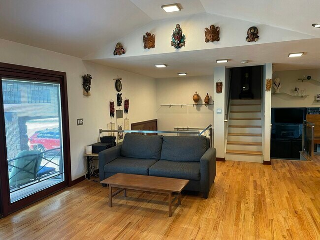 Building Photo - 345 Seminole Dr