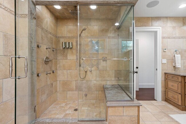 Building Photo - 50 Narrow Ln