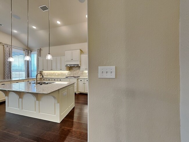 Building Photo - 14845 Belclaire Ave