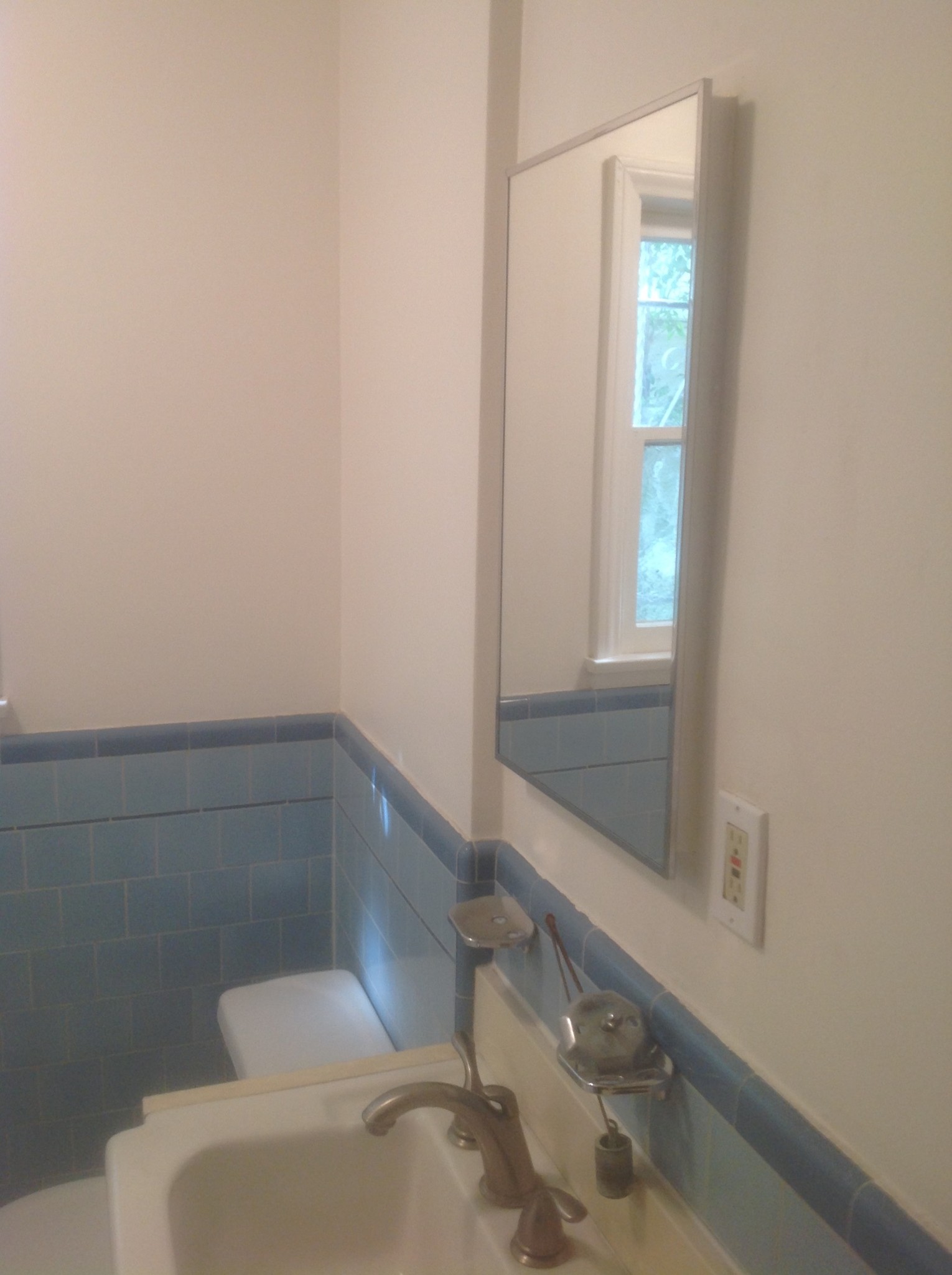 BATHROOM - 7654 Hollywood Blvd
