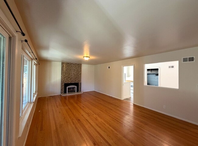 Building Photo - UPDATED LARGE 1500 sq/ft 3BR/2BA Cherry Chase Sunnyvale Home AVAILABLE NOW