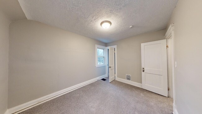 Building Photo - Brooklyn Centre neighborhood - 3  bedroom/...