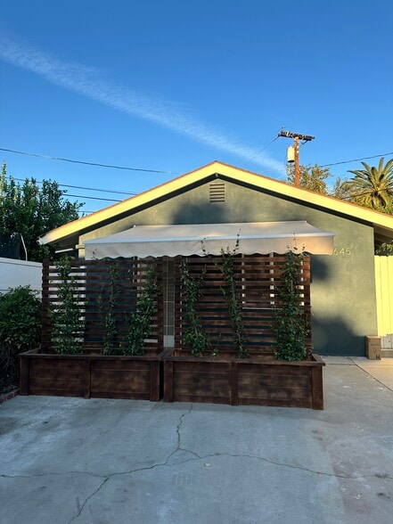 Primary Photo - 3647 Los Feliz Ct