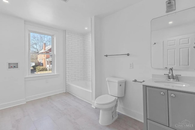 Building Photo - Newly renovated! Available now!!!