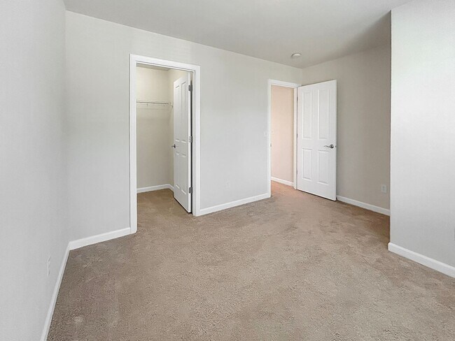 Building Photo - Charming Bothell 4BR Home w/ Bonus, Porch Swing & Private Backyard Awning