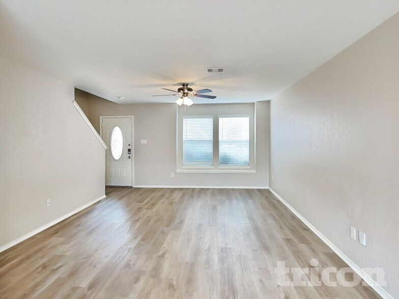 Building Photo - 11319 Saratoga Coach