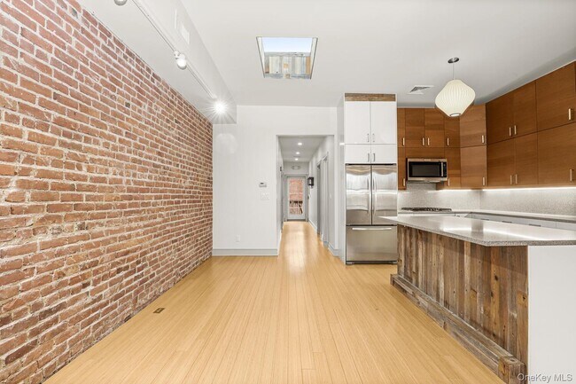 Building Photo - 343 Greenwich Ave