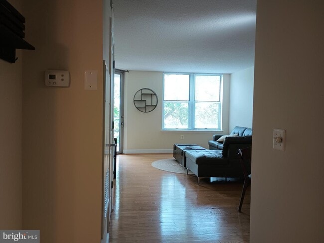 Building Photo - 11800 Sunset Hills Rd