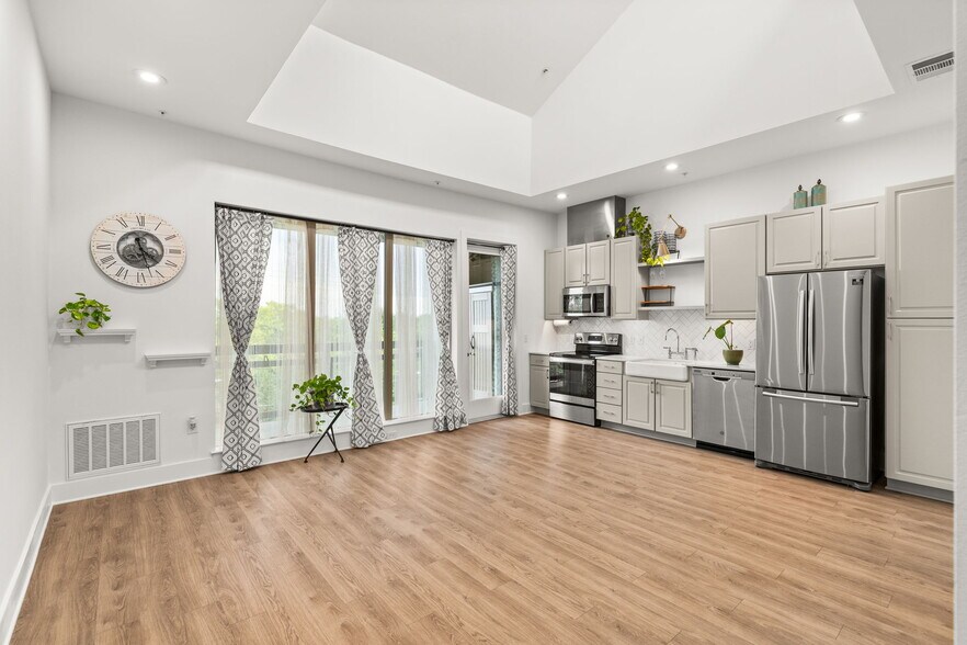 Building Photo - 4704 Sunset Trl