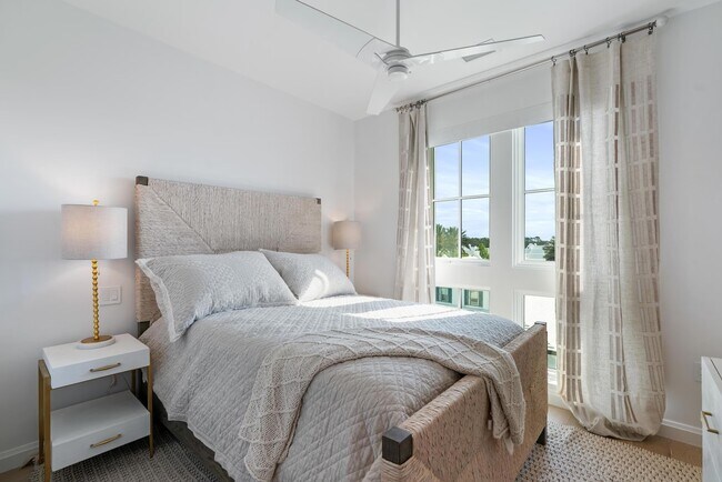 Building Photo - Experience refined coastal living Alys Beach