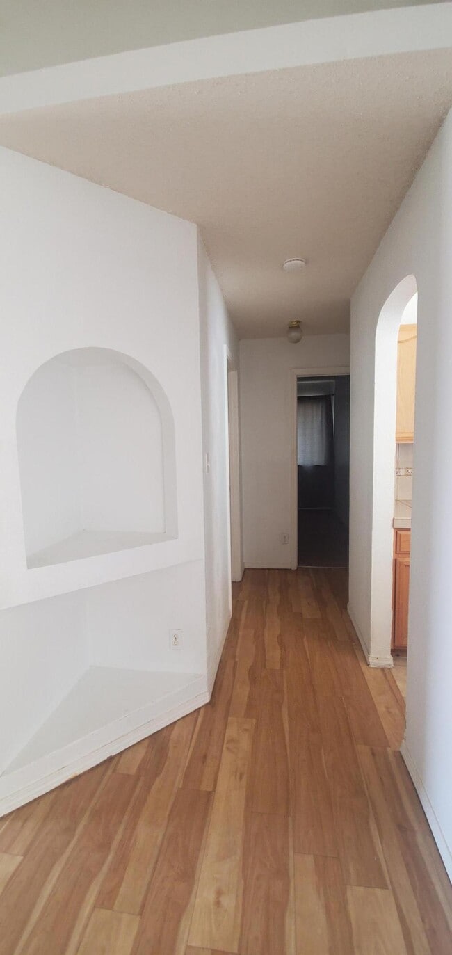 Building Photo - 3400 Tierra Cromo Rd