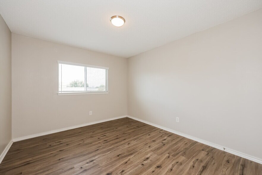 Building Photo - 10129 Chapel Glen Ter