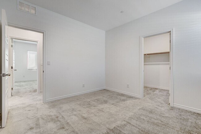 Building Photo - Single Story 3 Bedroom Home in Henderson!